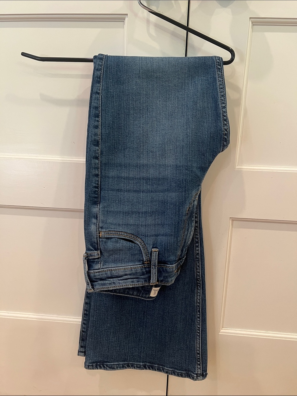Abercrombie & Fitch Flare Jeans in Medium Blue Denim - Picture 4 of 5